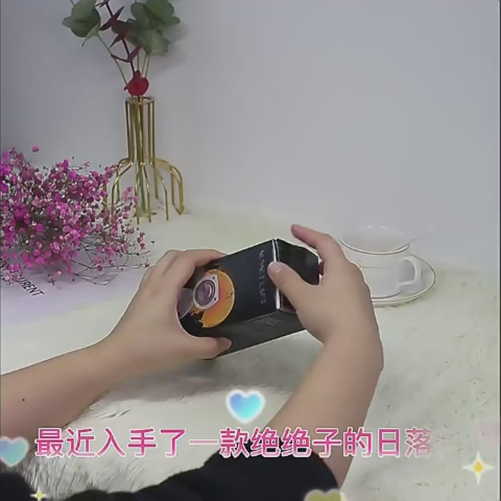Modern Astronaut Robot Night Light Rainbow Projection Sunset Lamp for Bedroom Atmosphere Battery Operated Embedded Infinite